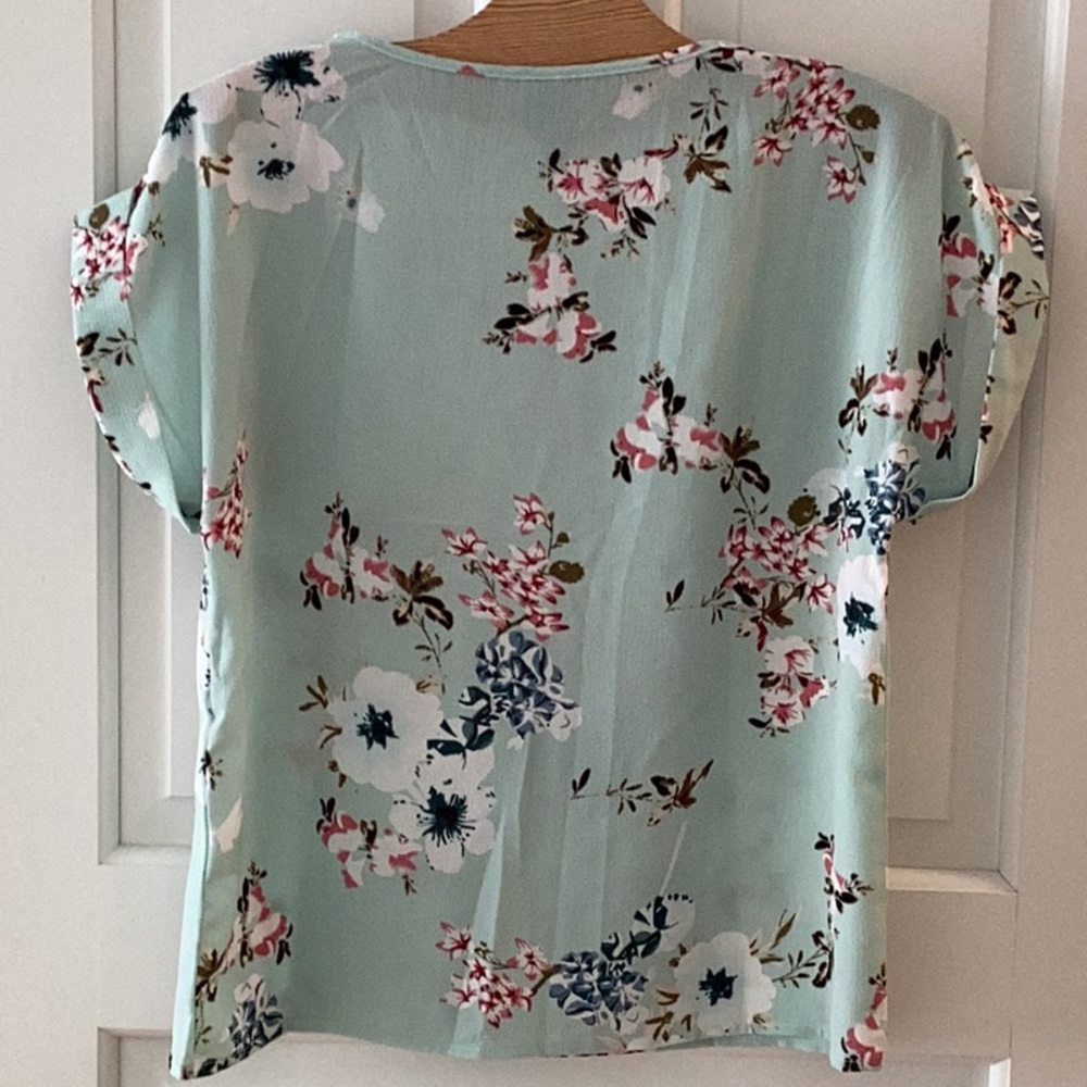 SHEIN Short Sleeved Tee Size Small US 4 - Picture 3 of 10